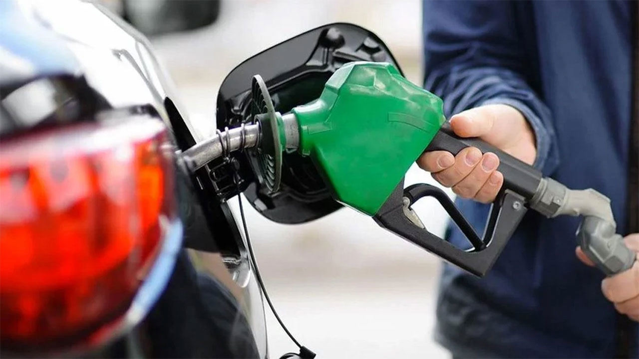Petrol yükseldiği gibi akaryakıta zam gelmeye başladı